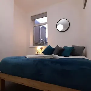 Spacious 4 Bedroom, Free Netflix, Central Location , Cardiff United Kingdom